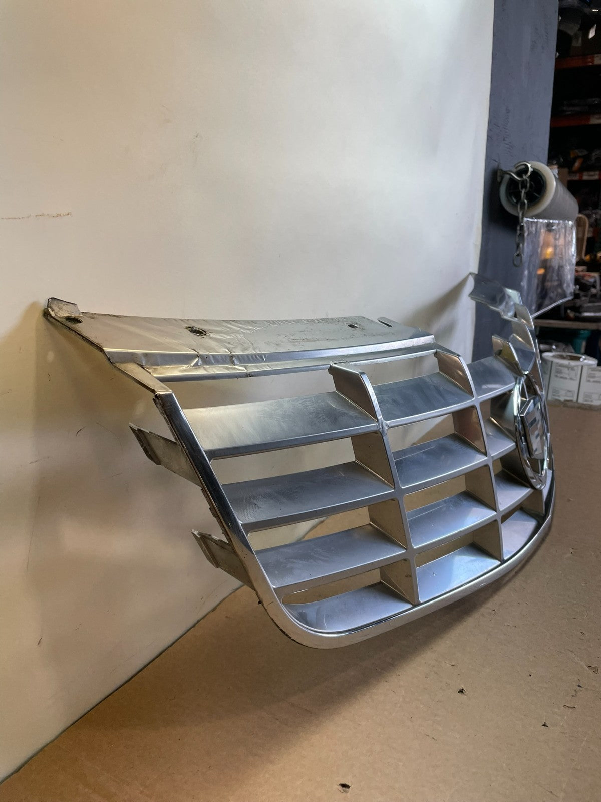 2006 to 2011 Cadillac DTS Front Bumper Upper Grille Grill AH0289 DG2