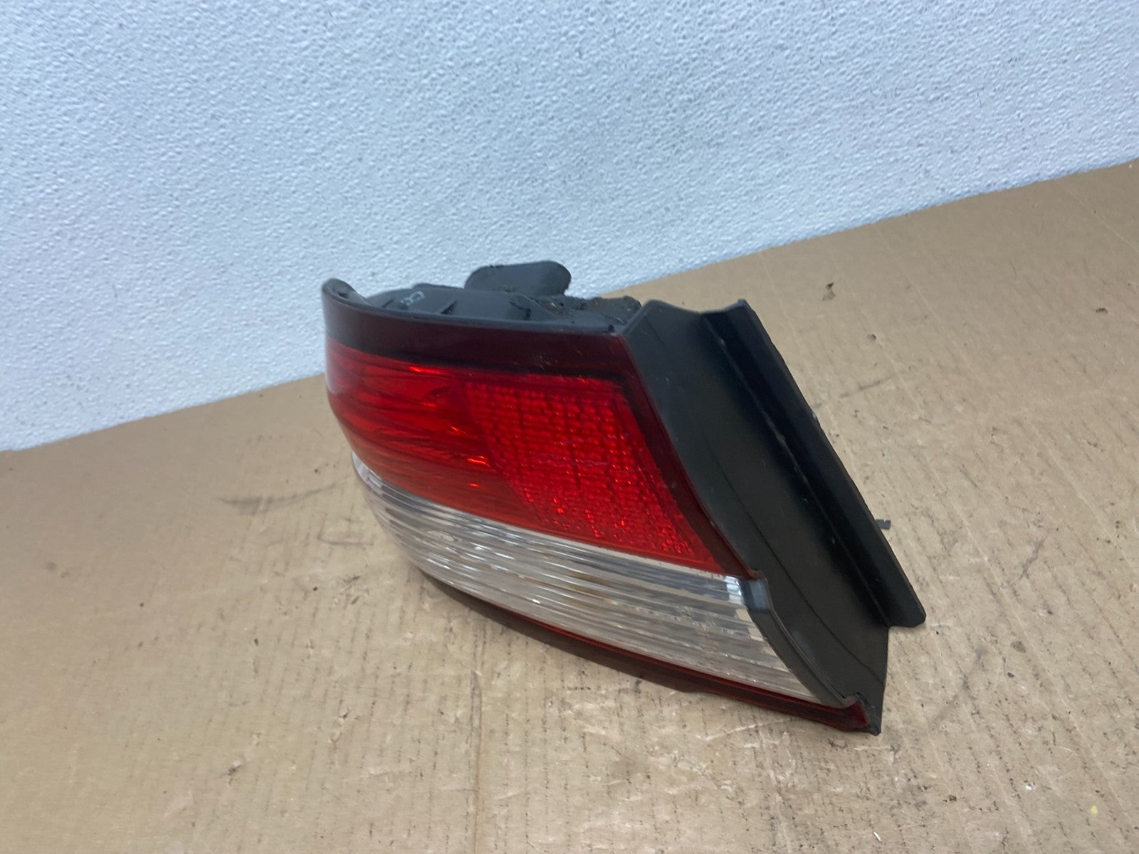 1998 - 1999 Infiniti i30  Left Driver Lh Side Tail Light Oem AB8258 DG1