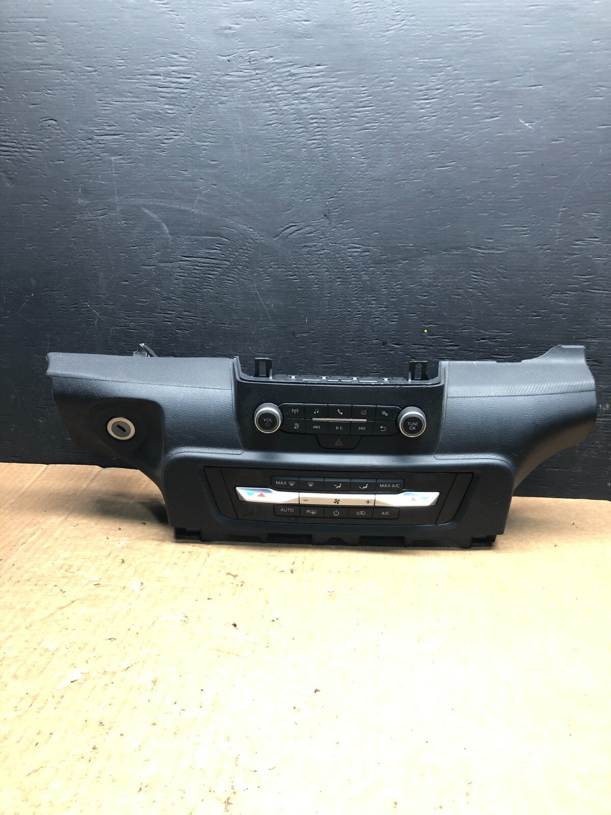 2020 to 2023 Ford Explorer Radio Climate Control Panel Trim F9591 DG10