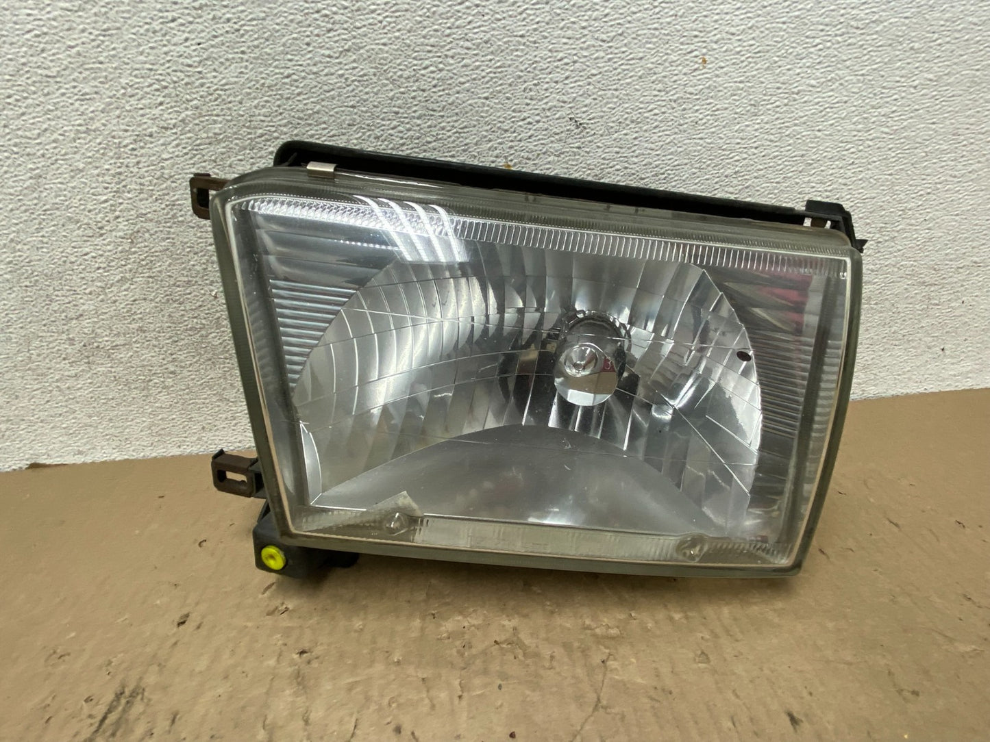 1996 to 2002 Toyota 4Runner Halogen Left Driver LH Headlight AG8081 DW0