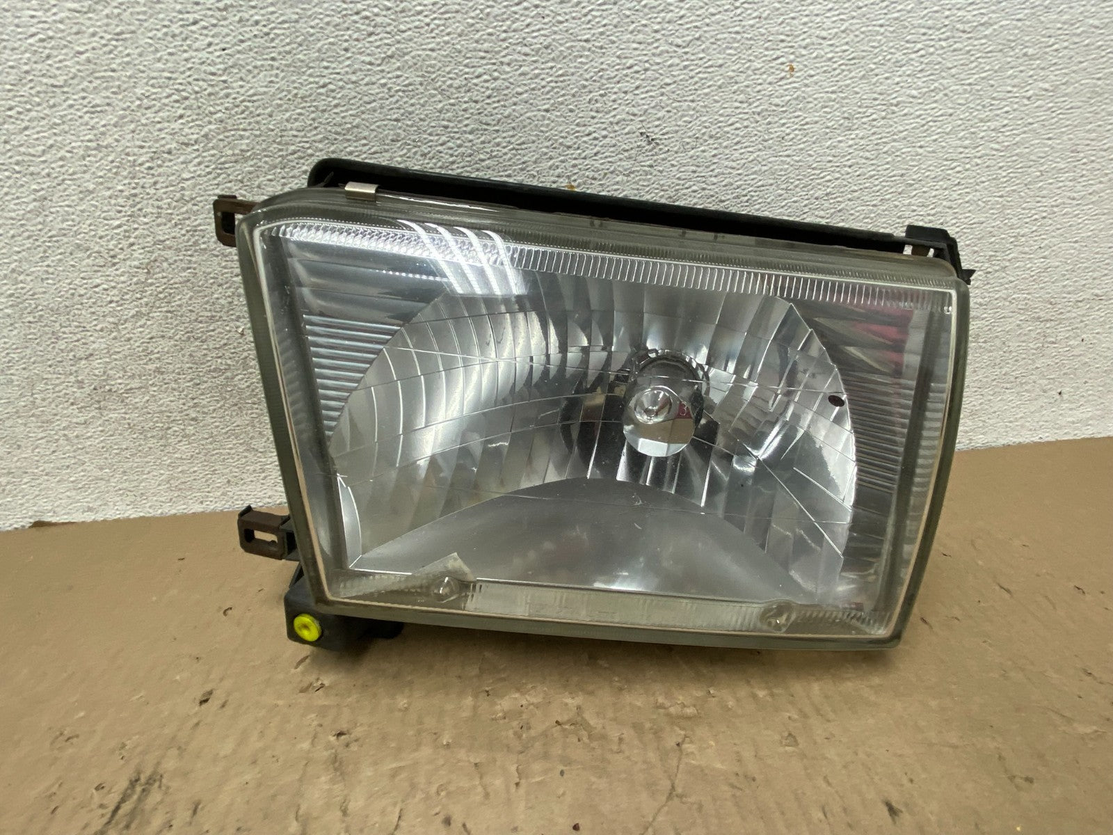 1996 to 2002 Toyota 4Runner Halogen Left Driver LH Headlight AG8081 DW0