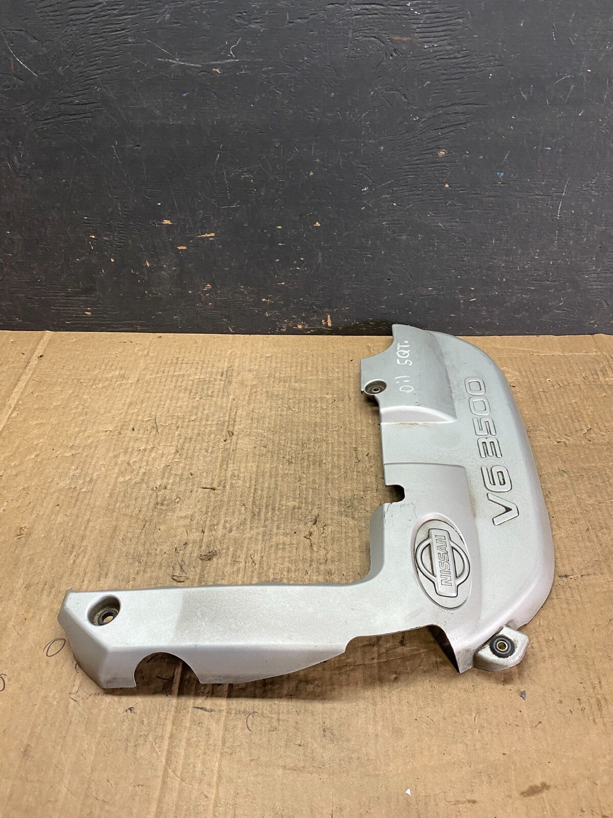 2001 to 2004 Nissan Pathfinder Engine Cover Ornament O3240 DG2
