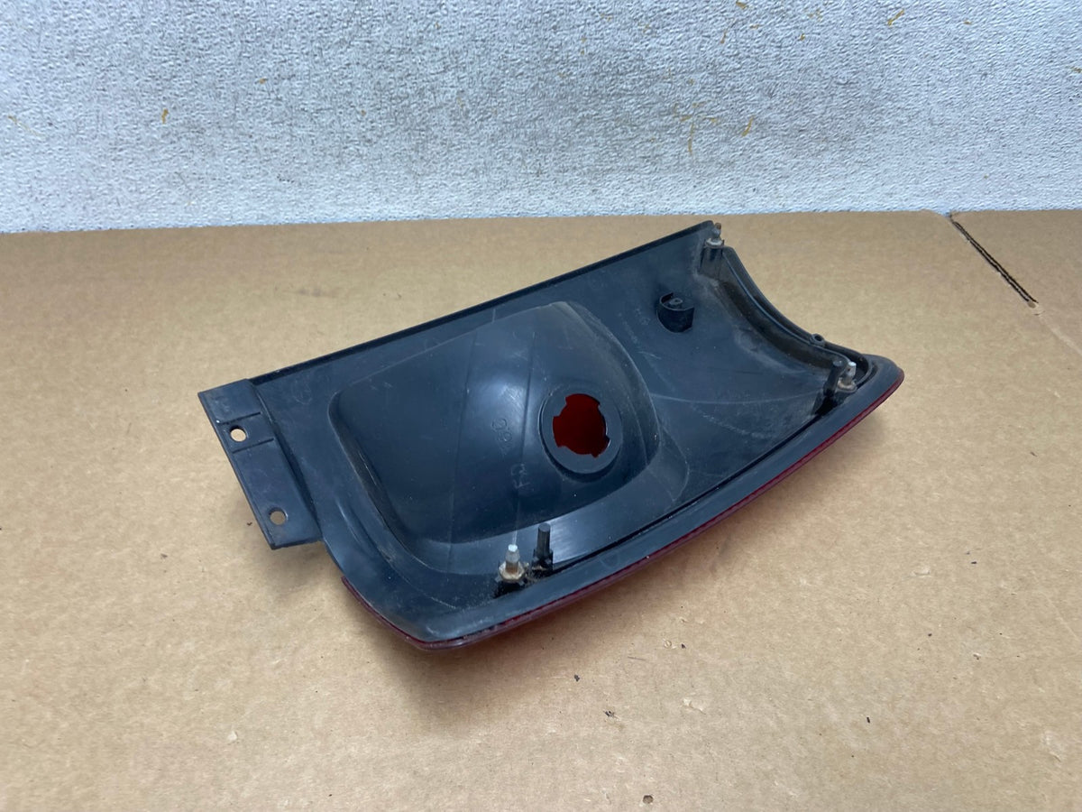 1998 to 2002 Lincoln Navigator Right Passenger RH Side Tail Light AI2594 LK6