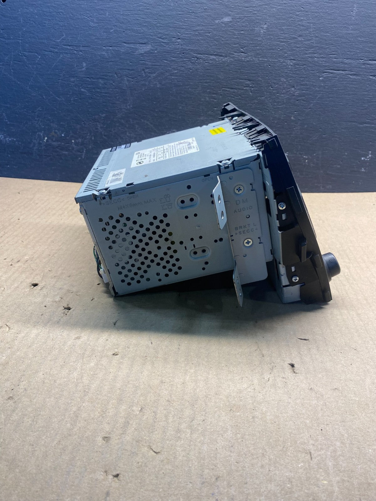2013 to 2014 Hyundai Santa Fe AM/FM Radio CD Player AC8911 DG2