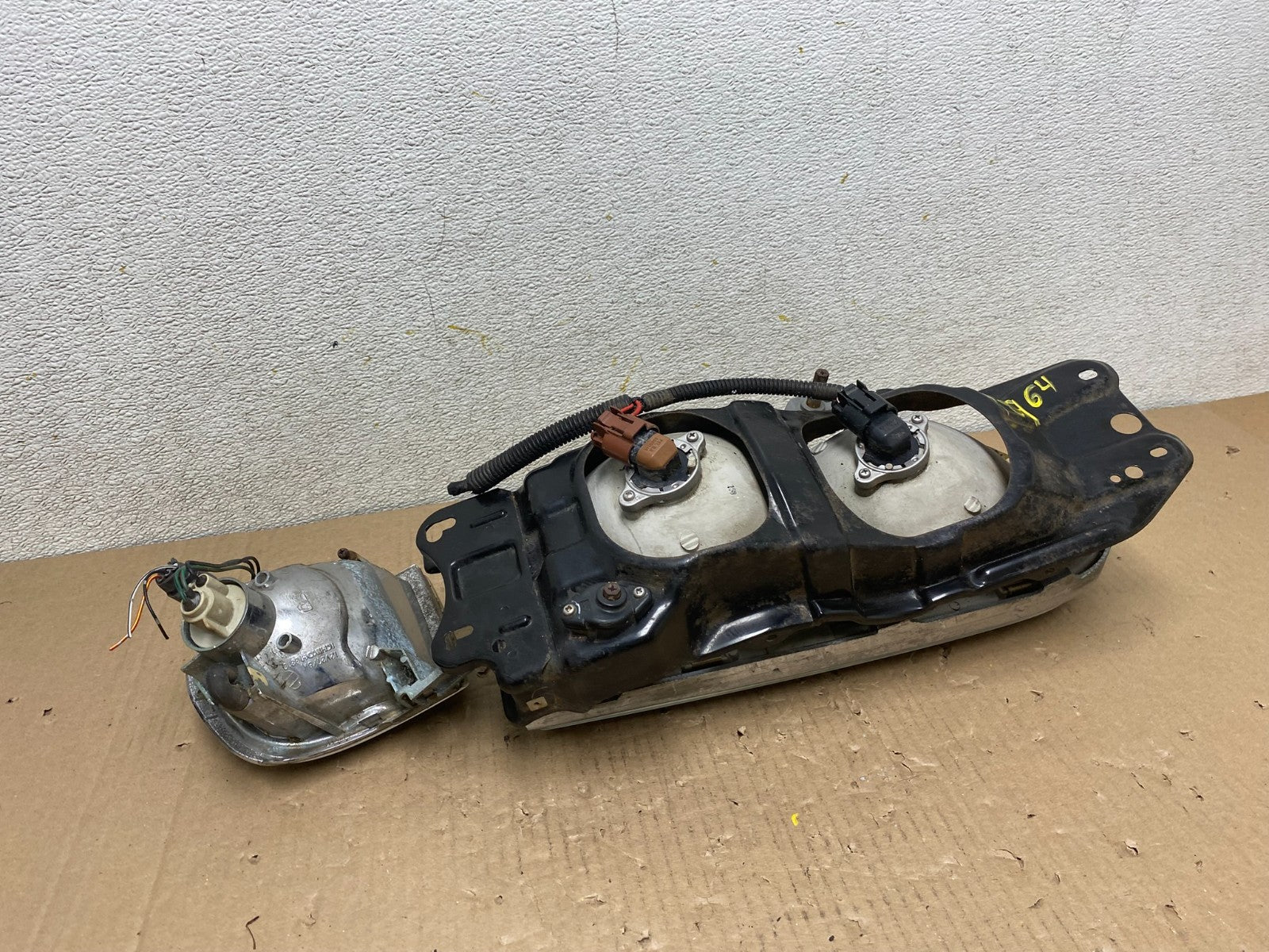1990 to 1993 Infiniti Q45 Passenger Right Side Halogen Headlight P8964 DG4