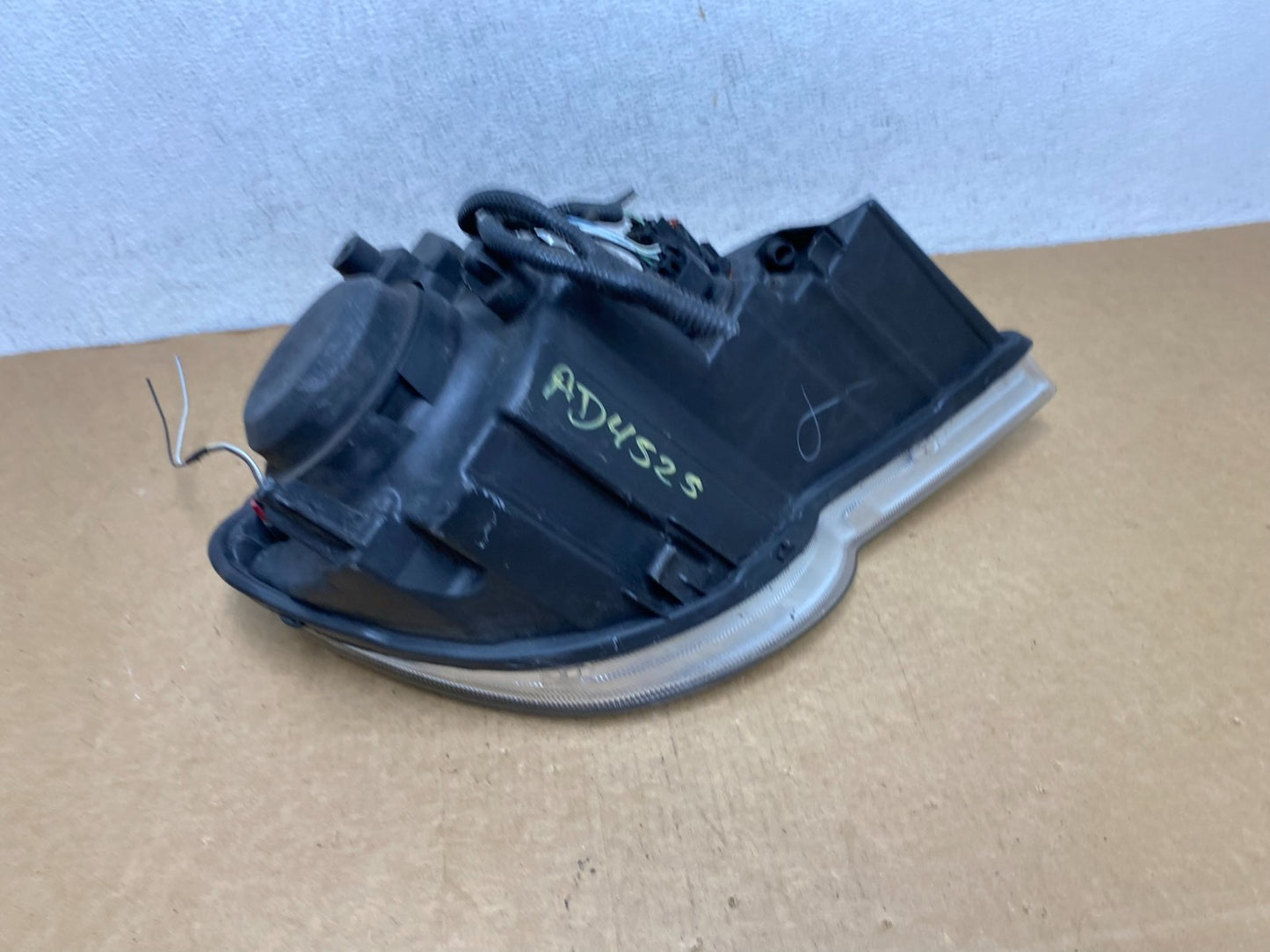2007 to 2008 Chrysler Pacifica Left Driver LH Xenon Headlight AD4525 DW7