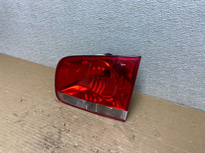 2004-2007 Volkswagen Touareg Right Passenger RH Inner Tail Light Oem AB4677 LK1