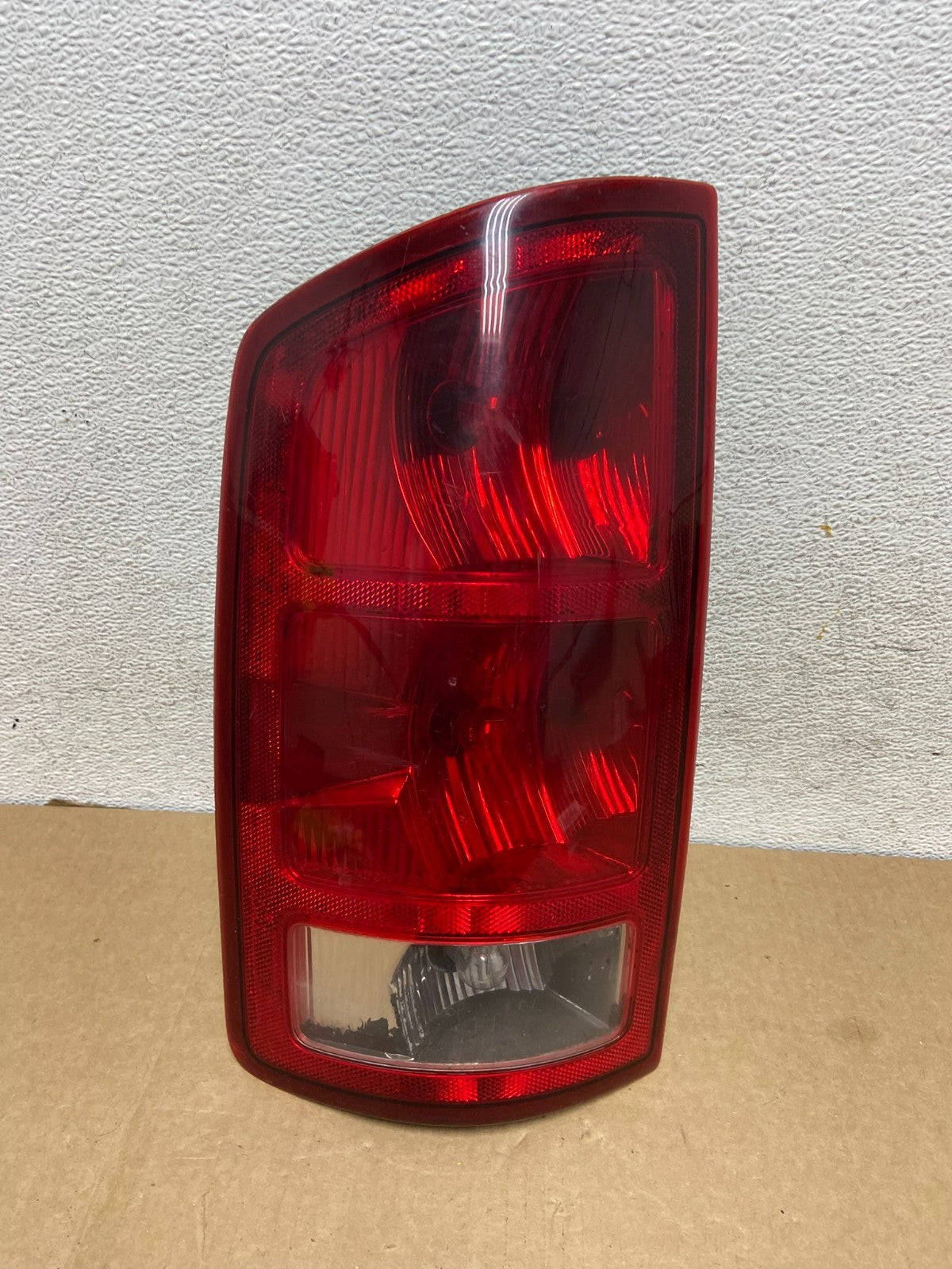 2002 to 2006 Dodge Ram 1500 Left Driver side Tail Light AF9550 DW0