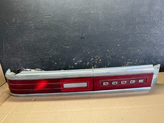 1988-1993 Dodge Dynasty Left+ Center Trunk Tail Light Lamp Panel Oem AA6011 DG0
