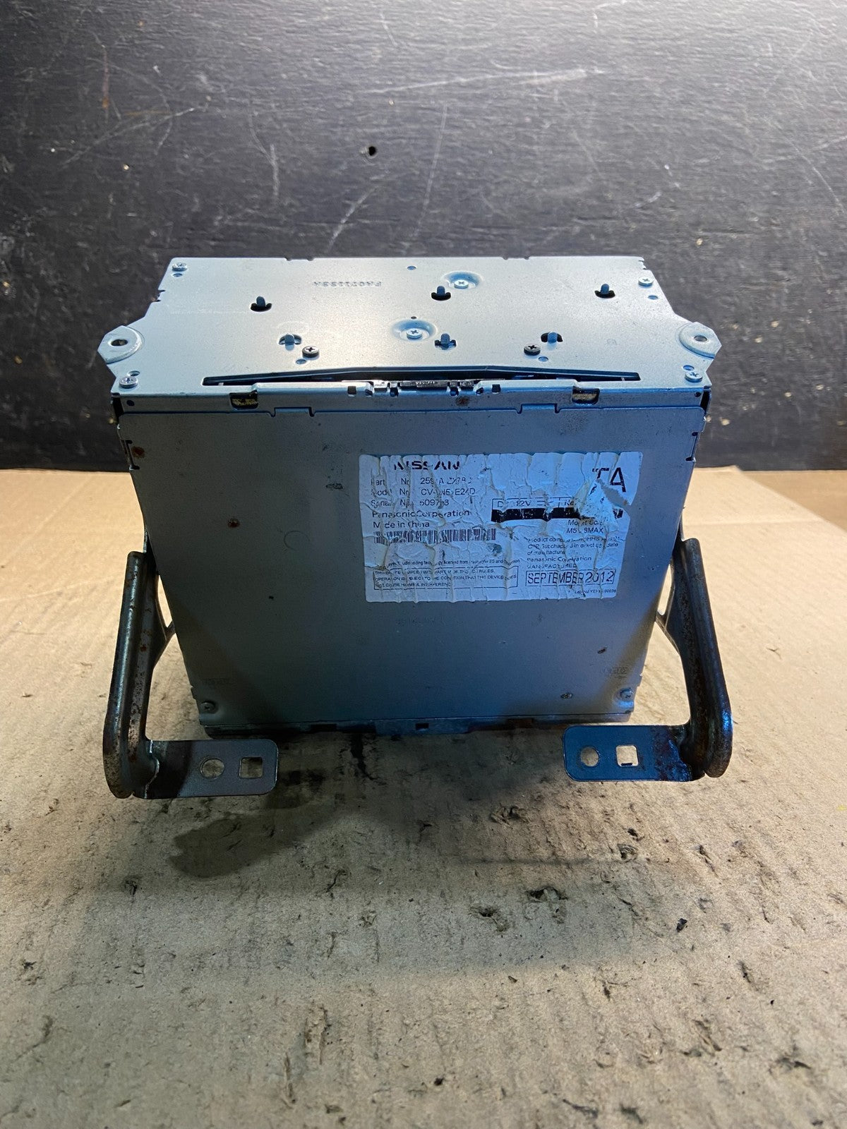 2013 to 2017 Nissan Pathfinder Radio AM/FM Receiver OEM Z0668 DG4