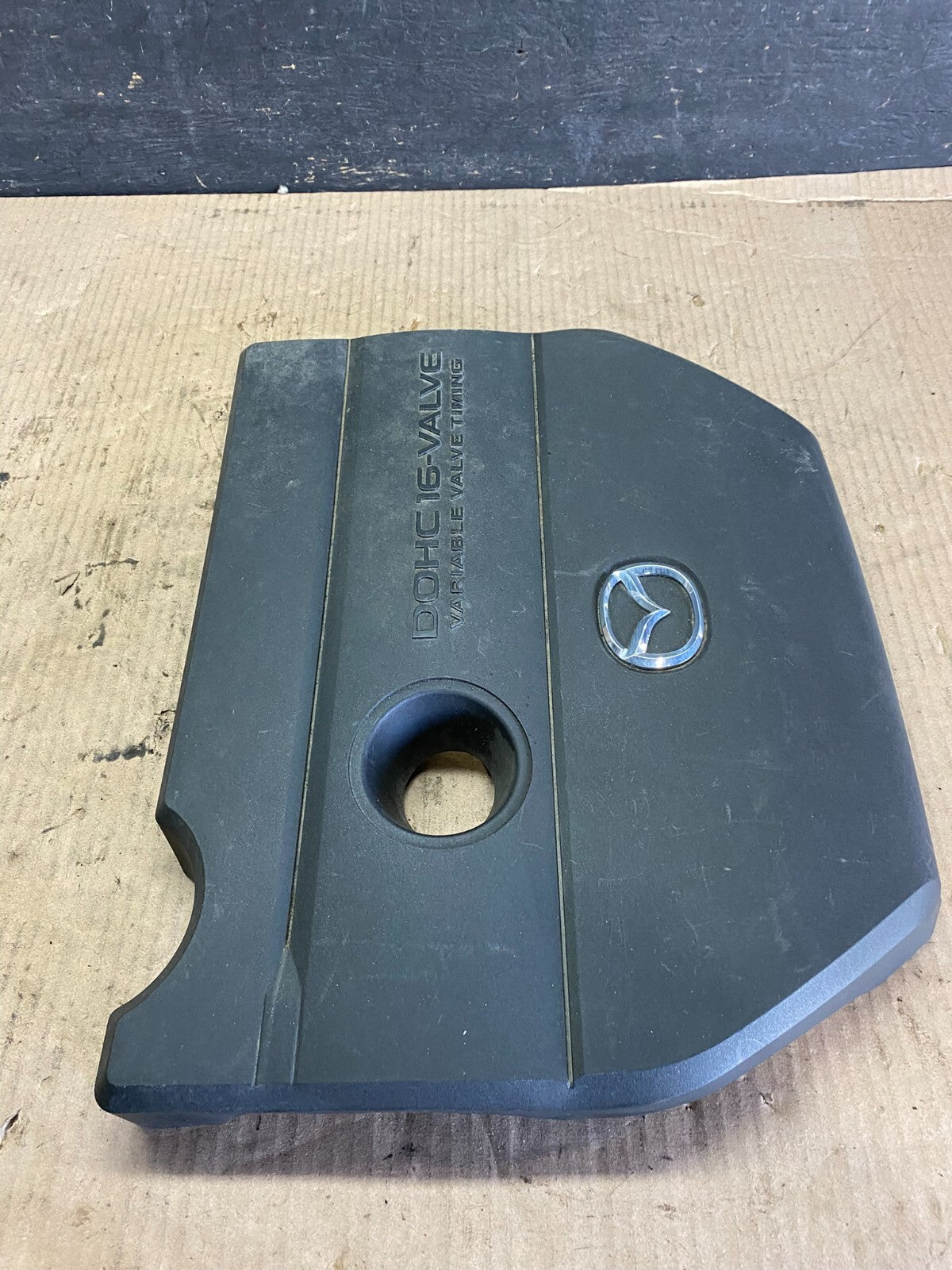 2004 to 2009 Mazda 3 DOHC 16 VALVE Engine Shield Top Cover L9433 PS3