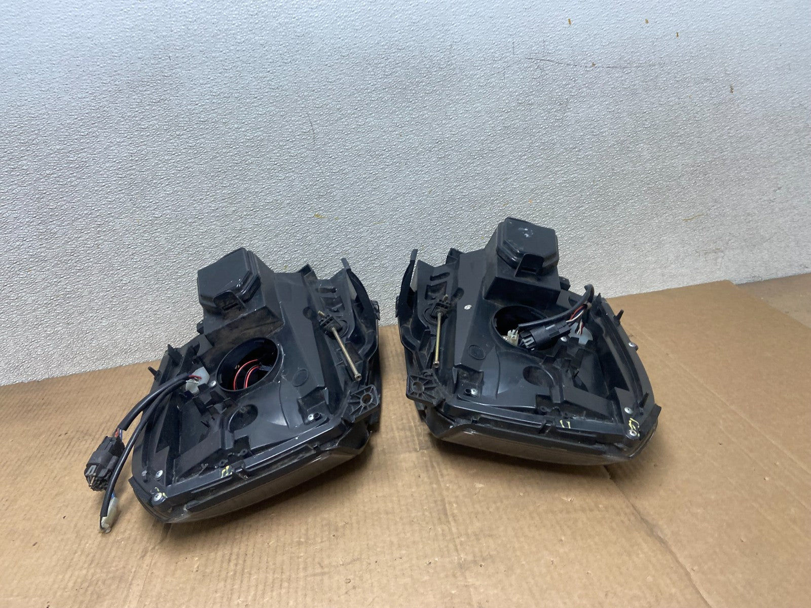 2007 - 2014 Cadillac Escalade Left+Rigt Set Side LED Black Headlights AA6199 DG14