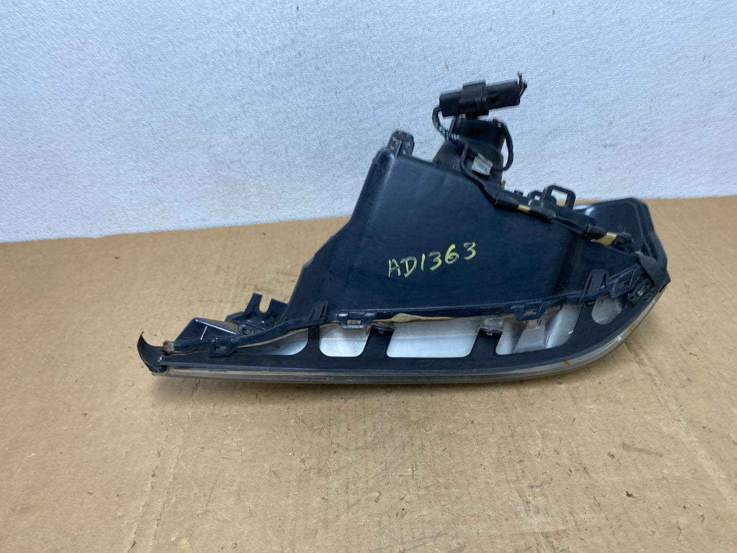 2000 to 2005 Mercury Sable Right Passenger Side Halogen Headlight AD1363 DW8