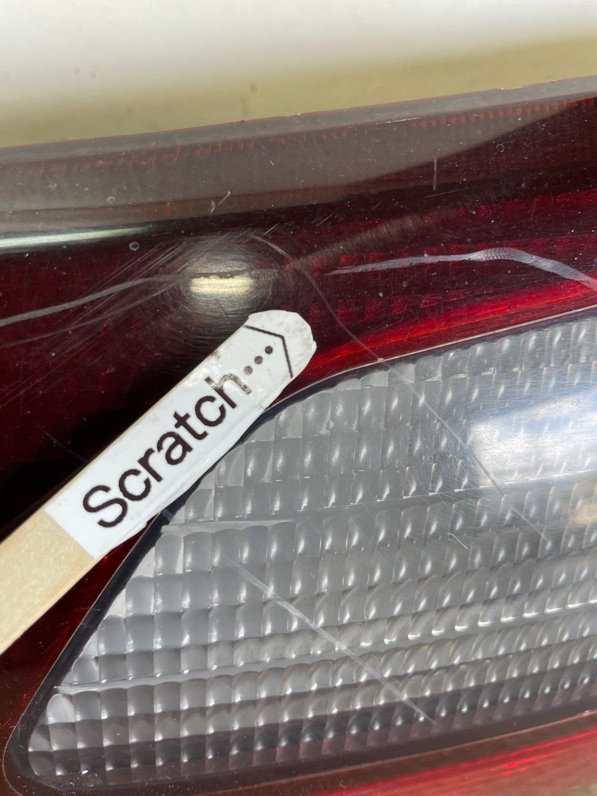 2002 - 2004 Subaru Outback Trunk Hatch Lid Tail Light Panel Center AH6469 DG5