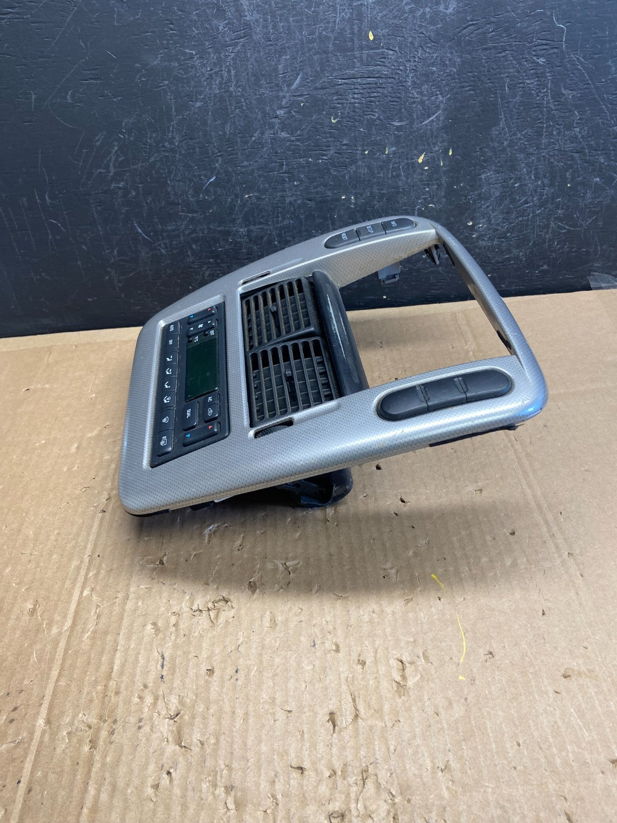 2002 to 2005 Ford Explorer Radio Dash Bezel Climate Control Air Vent AD2285 DG2