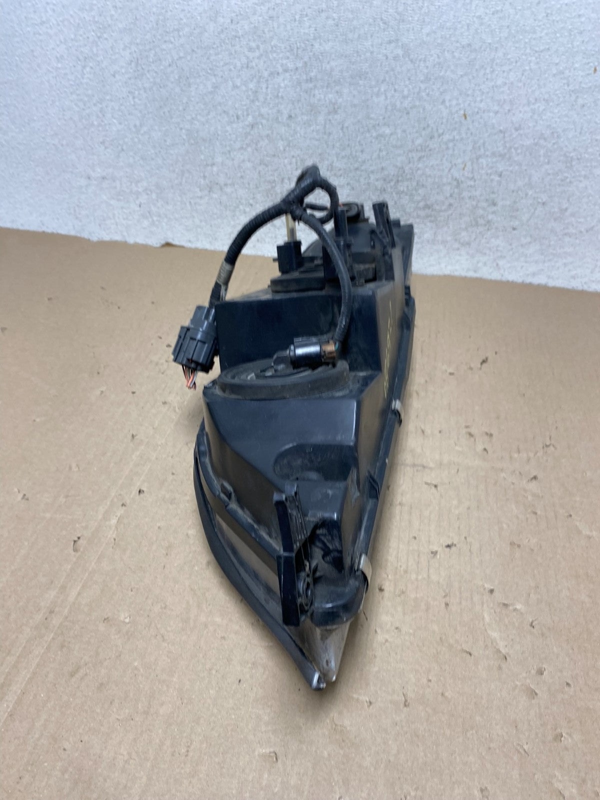 2000 to 2002 Lincoln Ls Right Passenger RH Side Headlight Halogen TYC AG6921 DW10