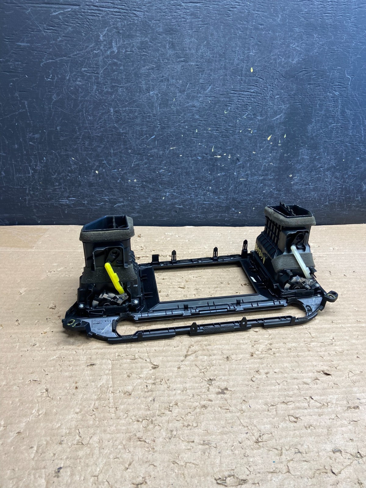 2017-2019 Hyundai Elantra Center Radio Climate Control Air Vent Bezel ag8678 DG3