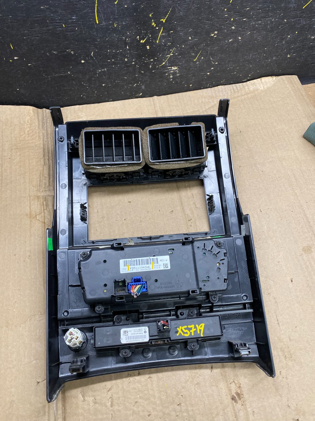 2008 to 2012 Jeep Liberty Dash Climate Temperature Control Radio Bezel X5719 DG4