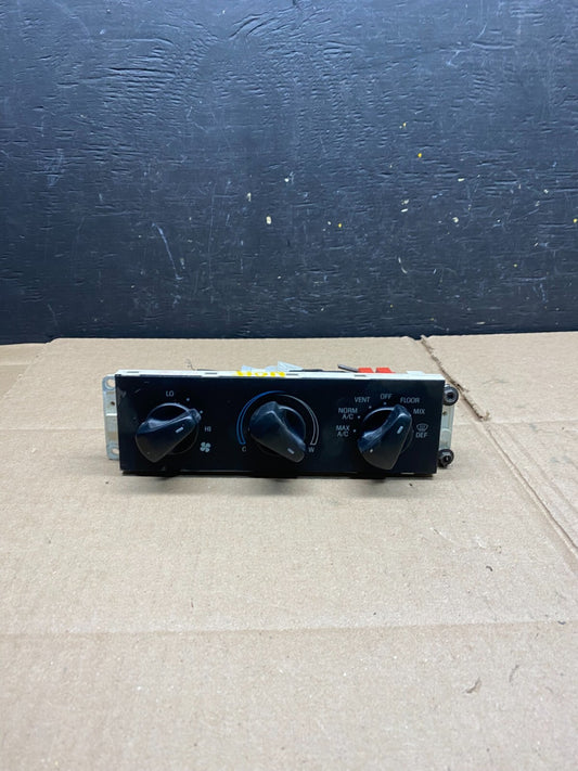 1995 to 1997 Ford Crown Victoria A/C Control L52300