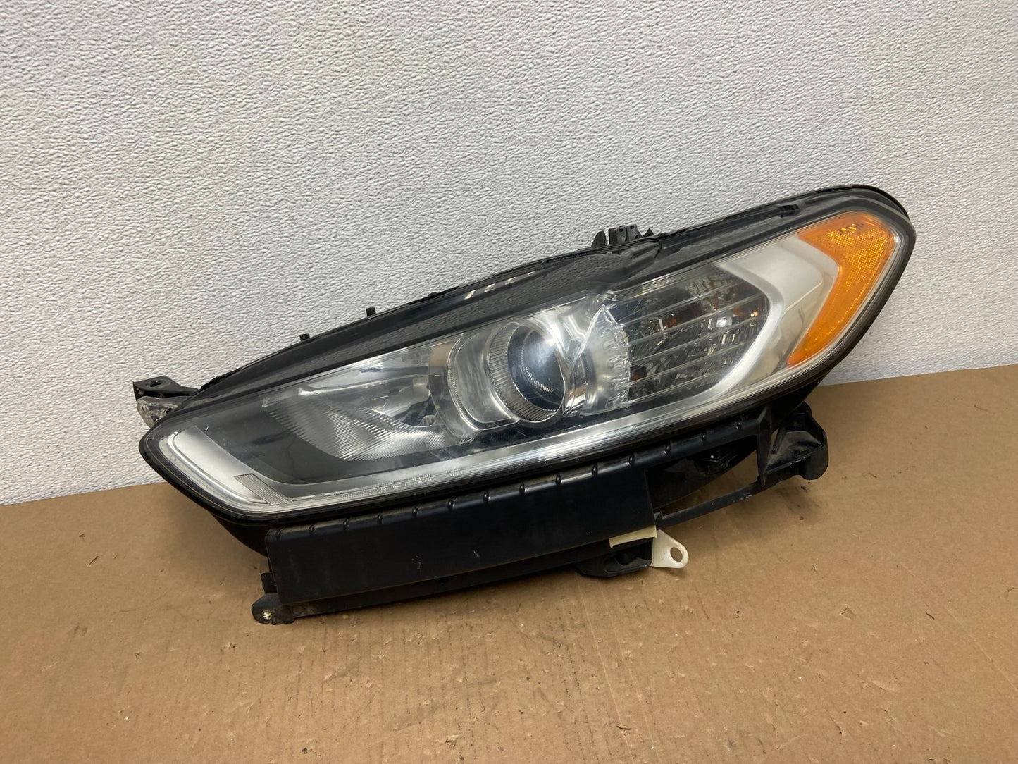 2013 to 2016 Ford Fusion Left Driver Lh Side Headlight Oem AB6516 DW0