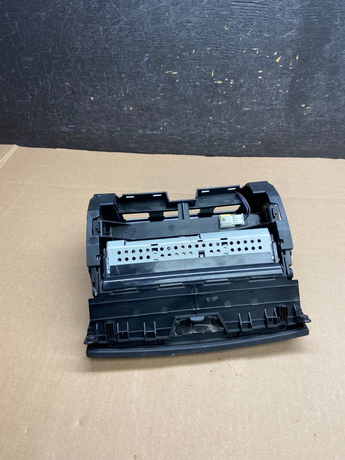2008-2011 Mercedes W204 C300 Navigation Display Screen Monitor w/Cover AI6212 DG6