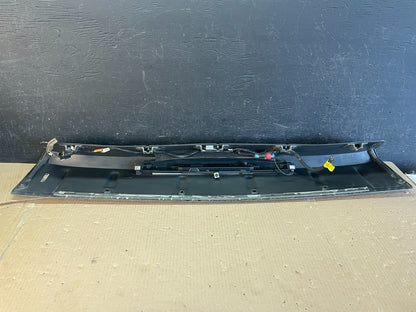 2002 to 2006 Chevrolet Avalanche 1500 Cente Spoilerr 3rd Brake Light AE3623 DG3