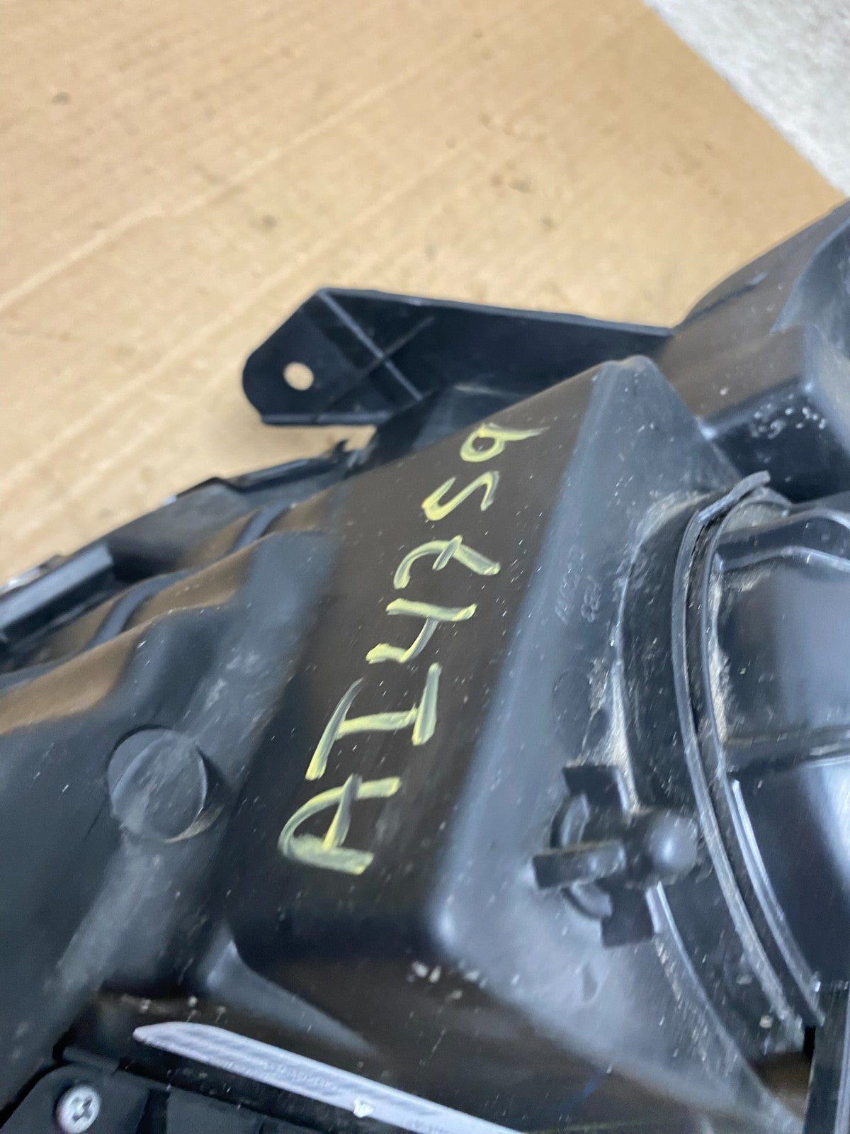 2010 - 2015 Chevrolet Equinox Halogen Headlight Right Passenger Side AI4759 DW9