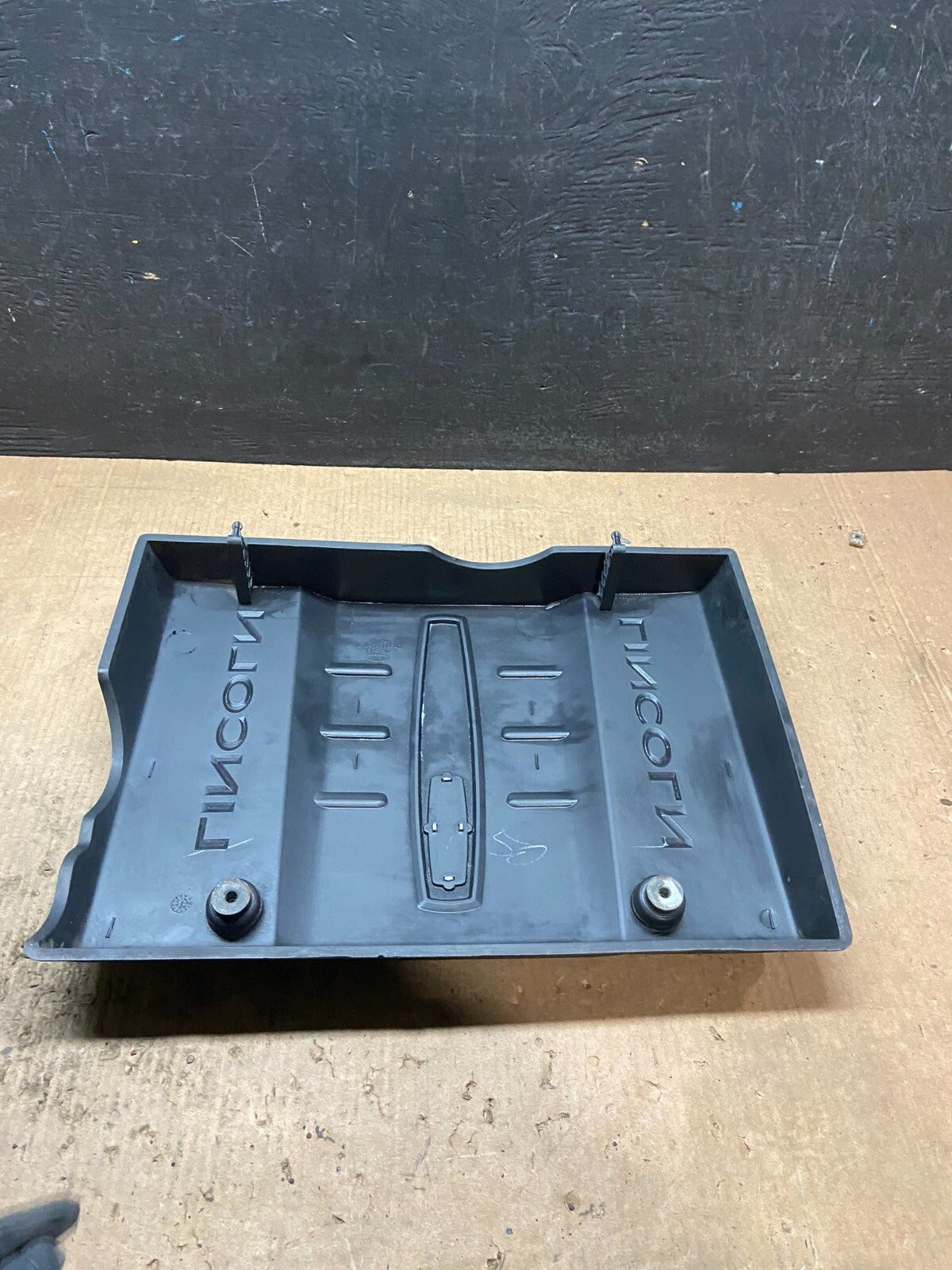 2007 to 2014 Lincoln Navigator 5.4L V8 Engine Motor Cover H6862 DG14