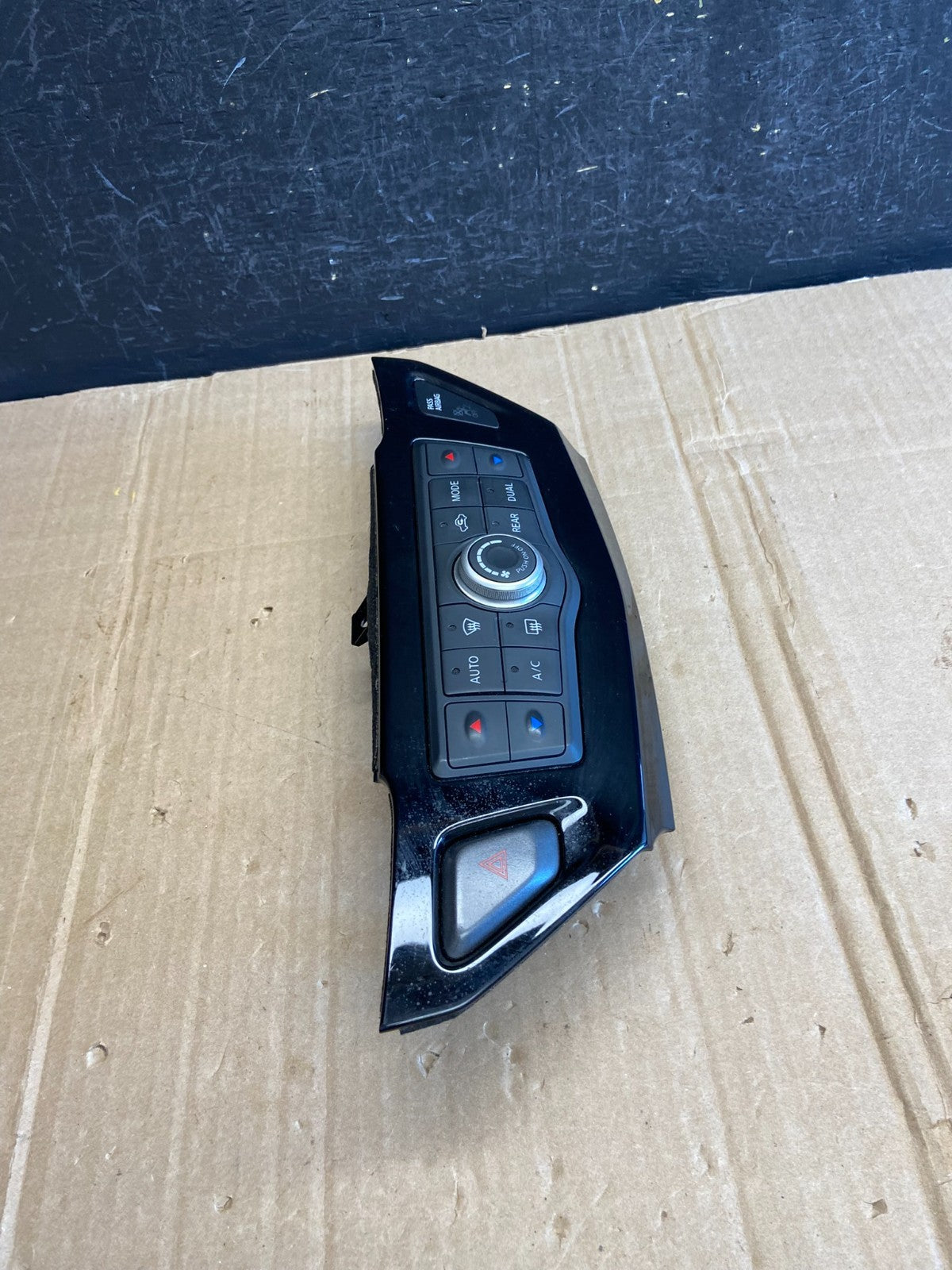 2013 to 2018 Nissan Pathfinder Radio Audio Climate Control AD7093 DG1