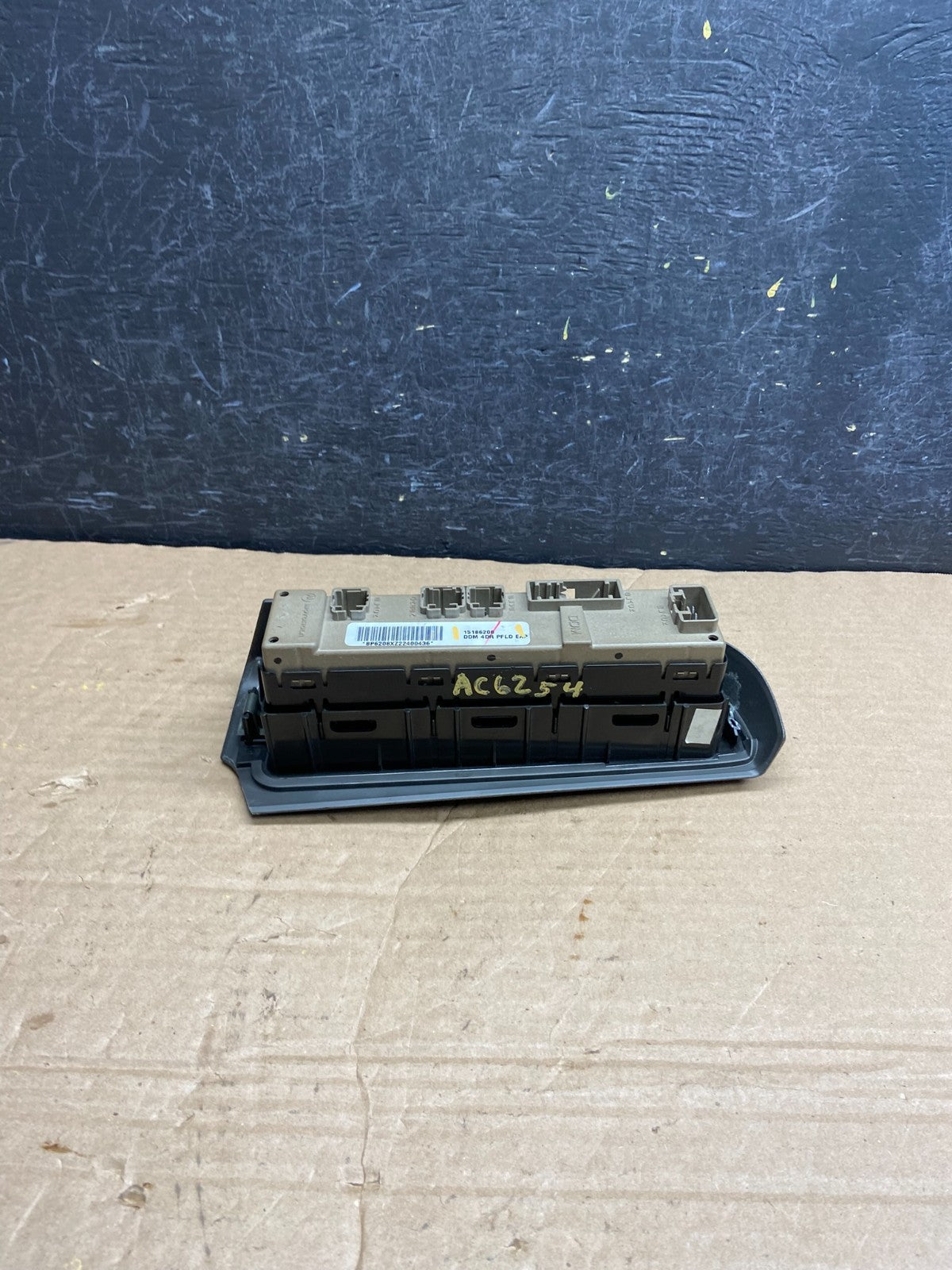 2003 to 2006 Suburban Tahoe Yukon Front Left Driver Window Switch AF2015 DG3