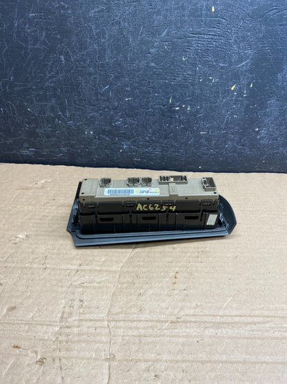 2003 to 2006 Suburban Tahoe Yukon Front Left Driver Window Switch AF2015 DG3