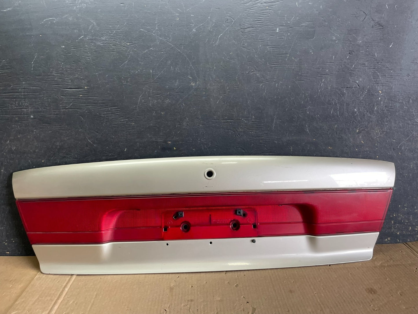 1997 - 1999 Saturn SL2 Sedan Center Tail Light Lid Trunk Rear Panel  AB3154 DG0