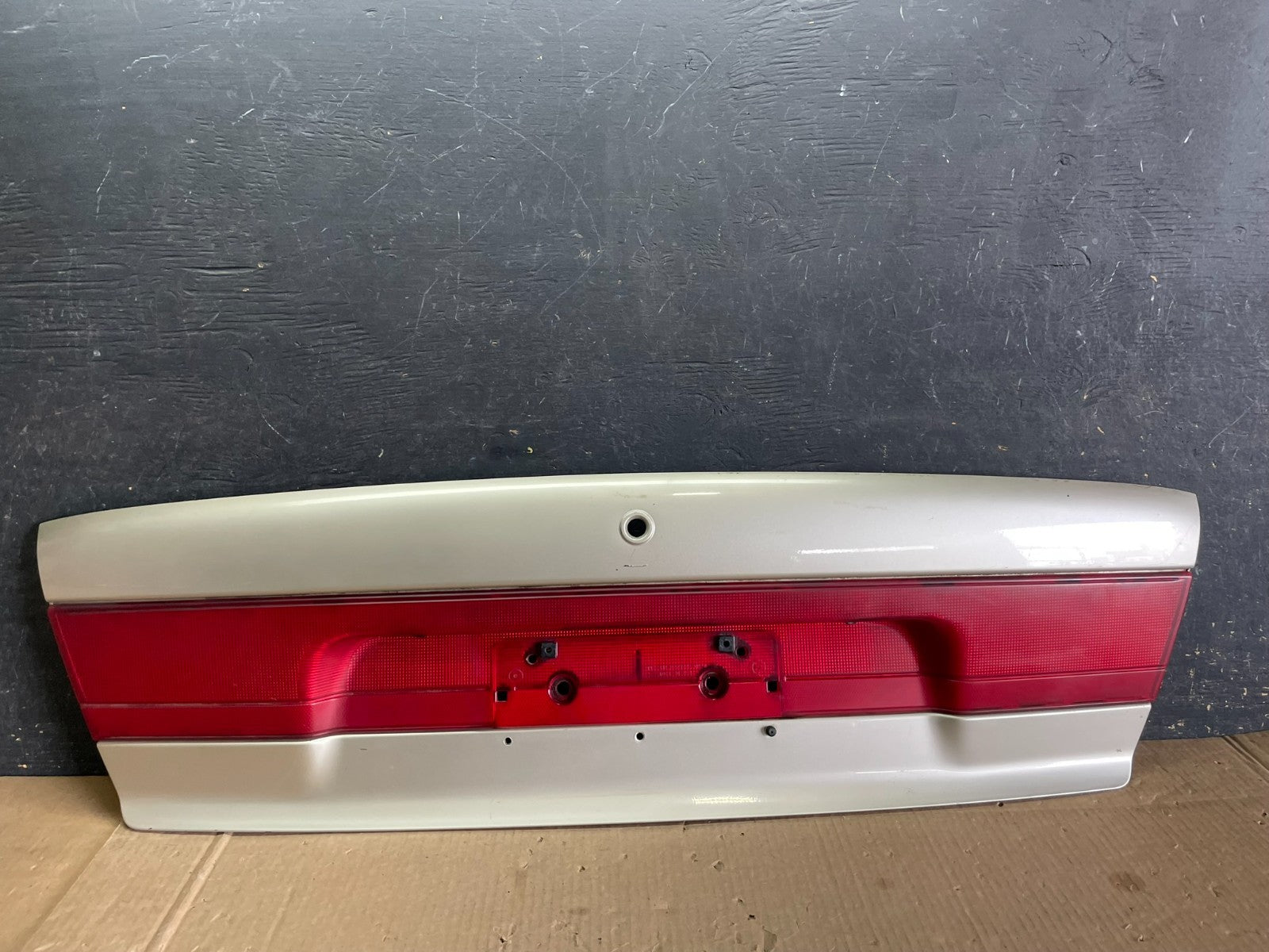 1997 - 1999 Saturn SL2 Sedan Center Tail Light Lid Trunk Rear Panel  AB3154 DG0
