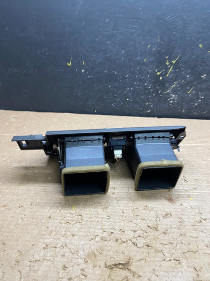 2006 to 2011 Cadillac DTS Dash Center Air Vent Heater Bezel OEM W3077 DG4
