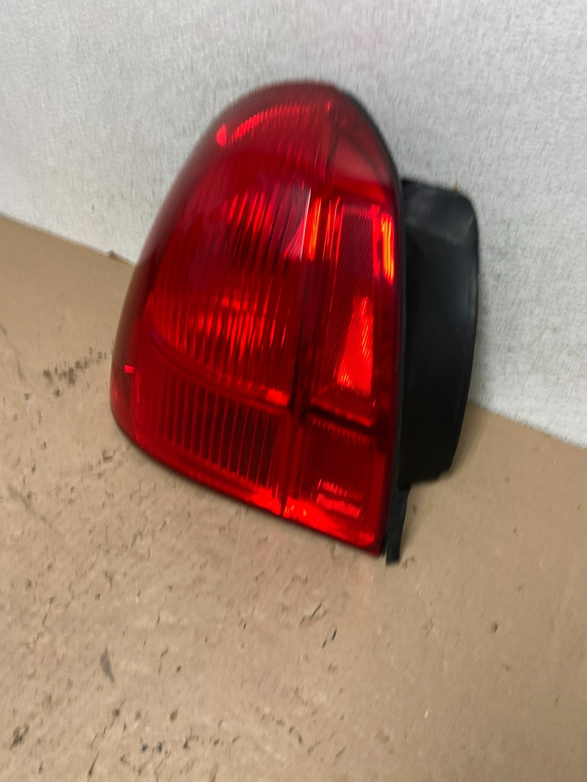 2003 to 2011 Lincoln Town Car Left Driver Lh Side Tail Light AG43761