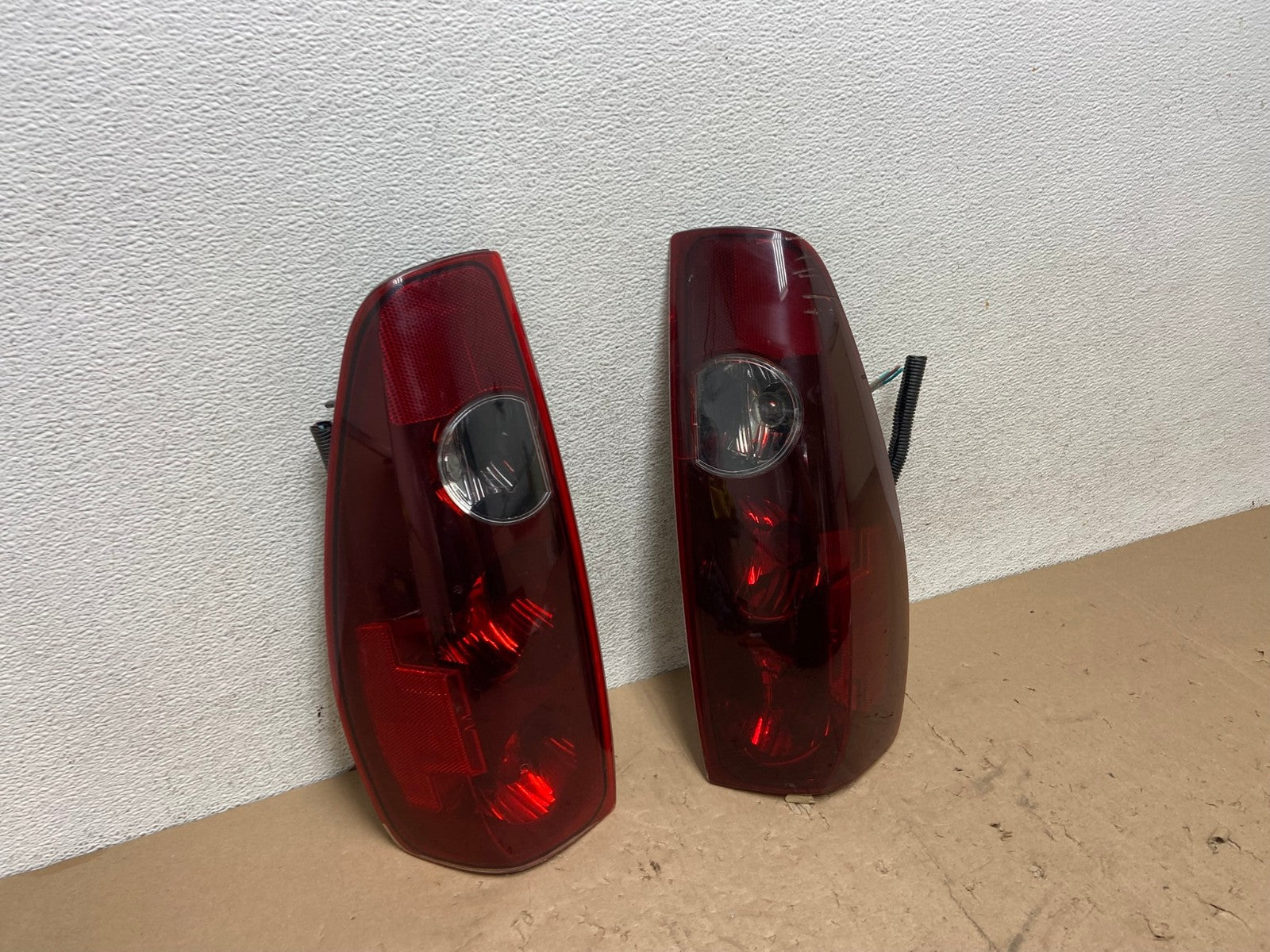 2004 to 2012 Chevrolet Colorado GMC Canyon Left+Right Set Tail Lights AG5671 LK2