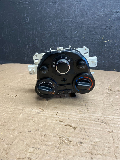 2015 to 2019 Nissan Versa Dash AC Climate Control Heater AF2347 DG0