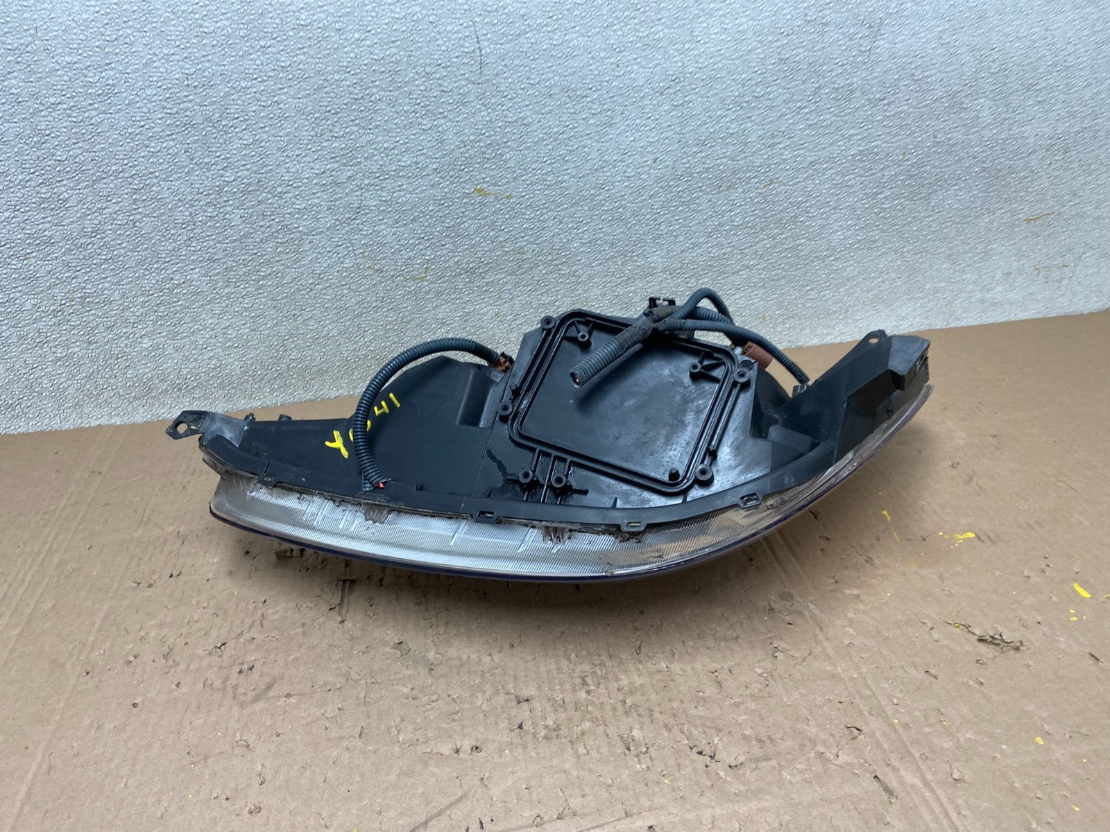 2004-2005 Toyota Sienna Right Passenger Halogen Headlight TYC Y0341 DW8