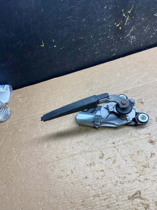 2012 to 2014 Ford Focus Rear Windshield Wiper Motor BV61-17K441-AA w3030 DG0