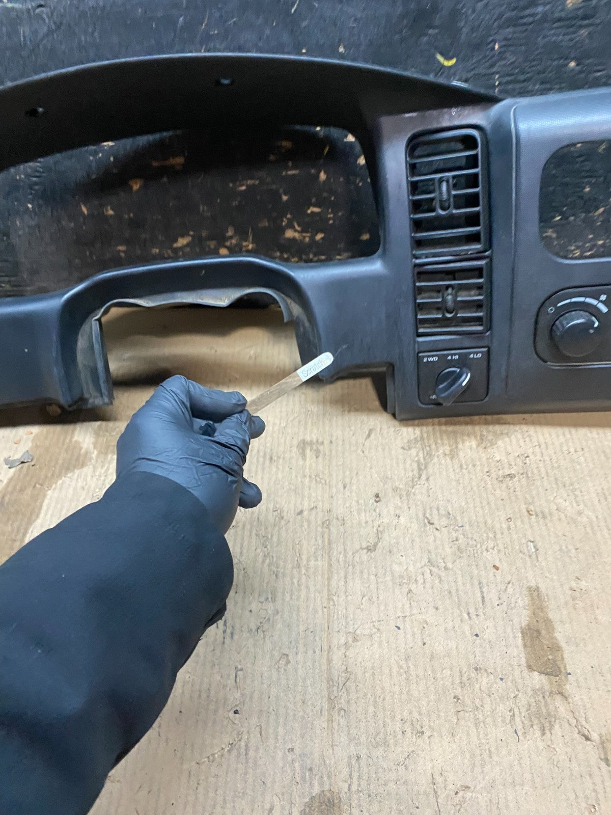 2001 2004 Dodge Dakota Speedometer Climate  Control Radio Panel Bezel X3170 DG6