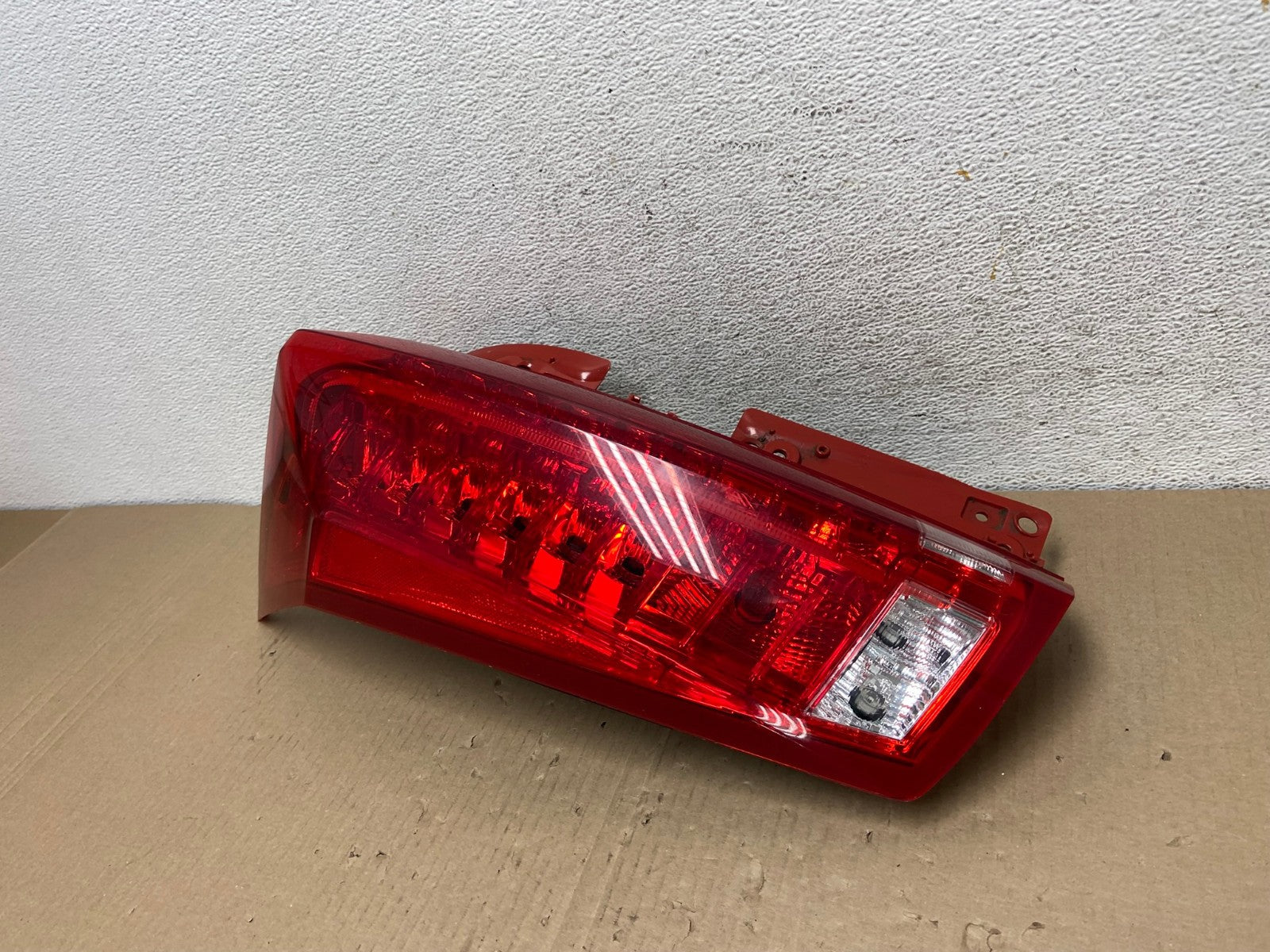2010 to 2016 Cadillac Srx Left Driver Lh Side Tail Light AE1