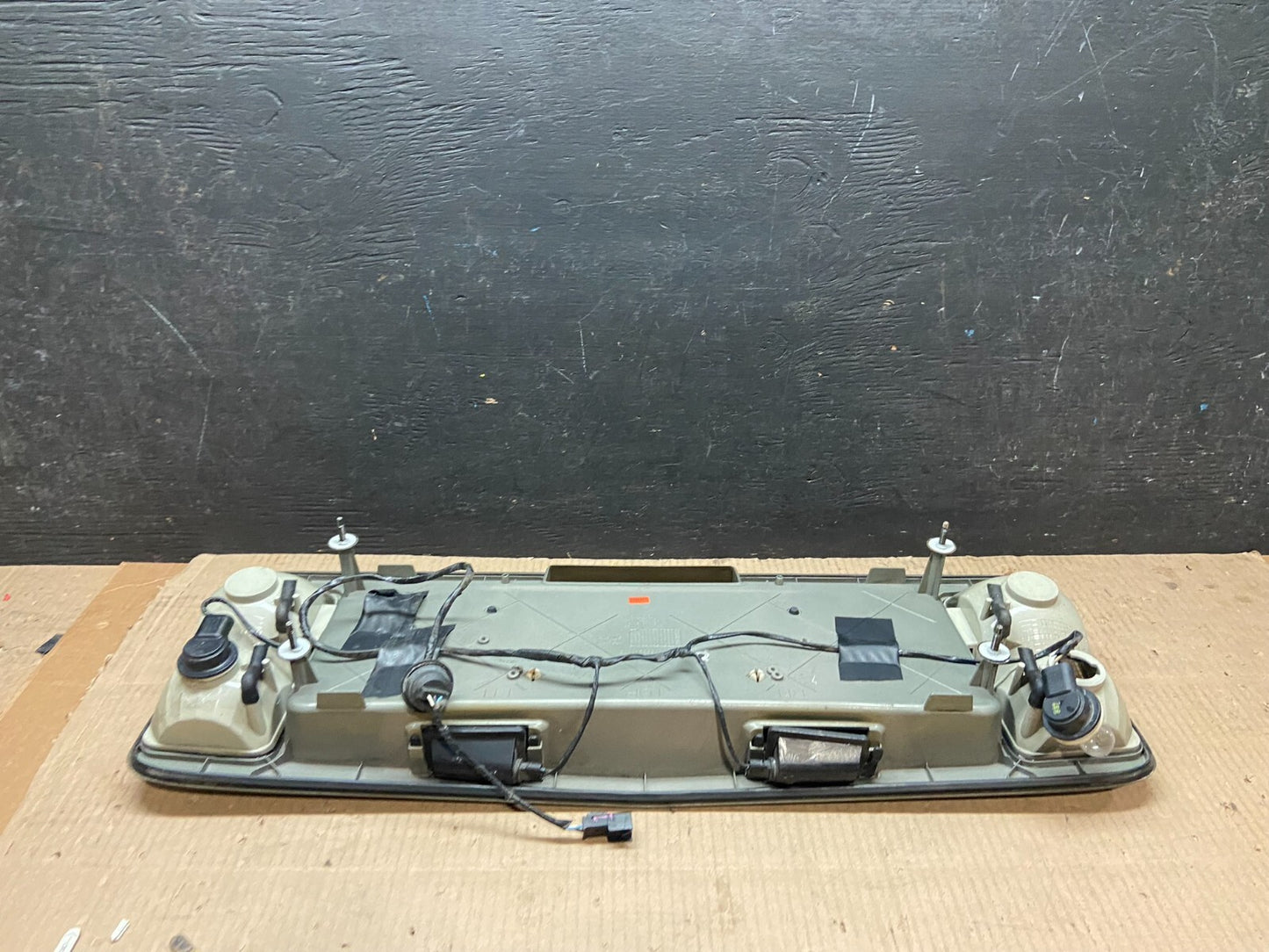 2004-2009 Cadillac SRX Trunk Panel Lid Backup License Plate H6608 DG1 Oem6