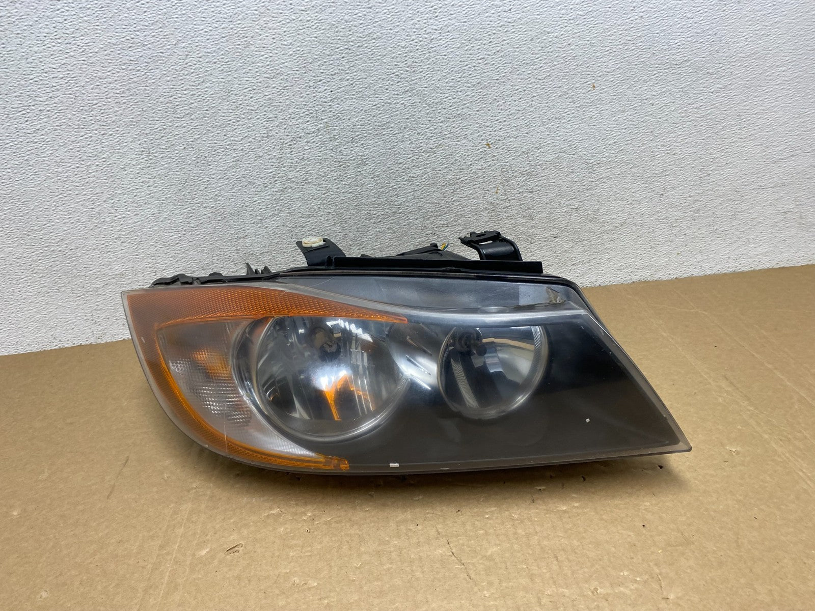 Halogen 2006 to 2008 BMW 3 Series Headlight Right Passenger Side AF9955 DW0
