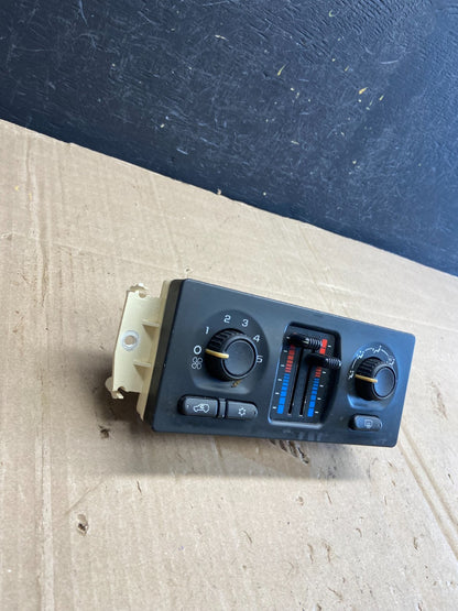 2003-2006 GMC Chevrolet Envoy Trailblazer Climate Control A/C Panel ad7182 DG1