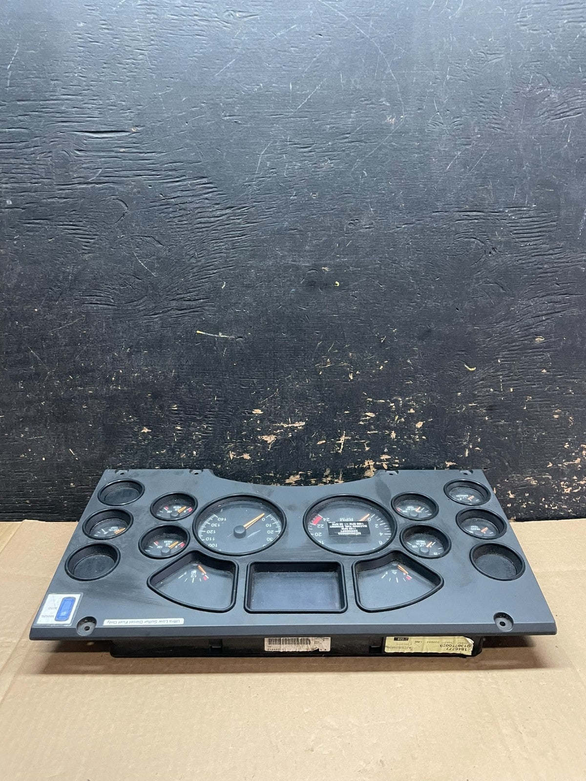 2013 MACK Instrument Cluster GAUGE CXU613 OEM 21846277 & A2C37575600 AB29083