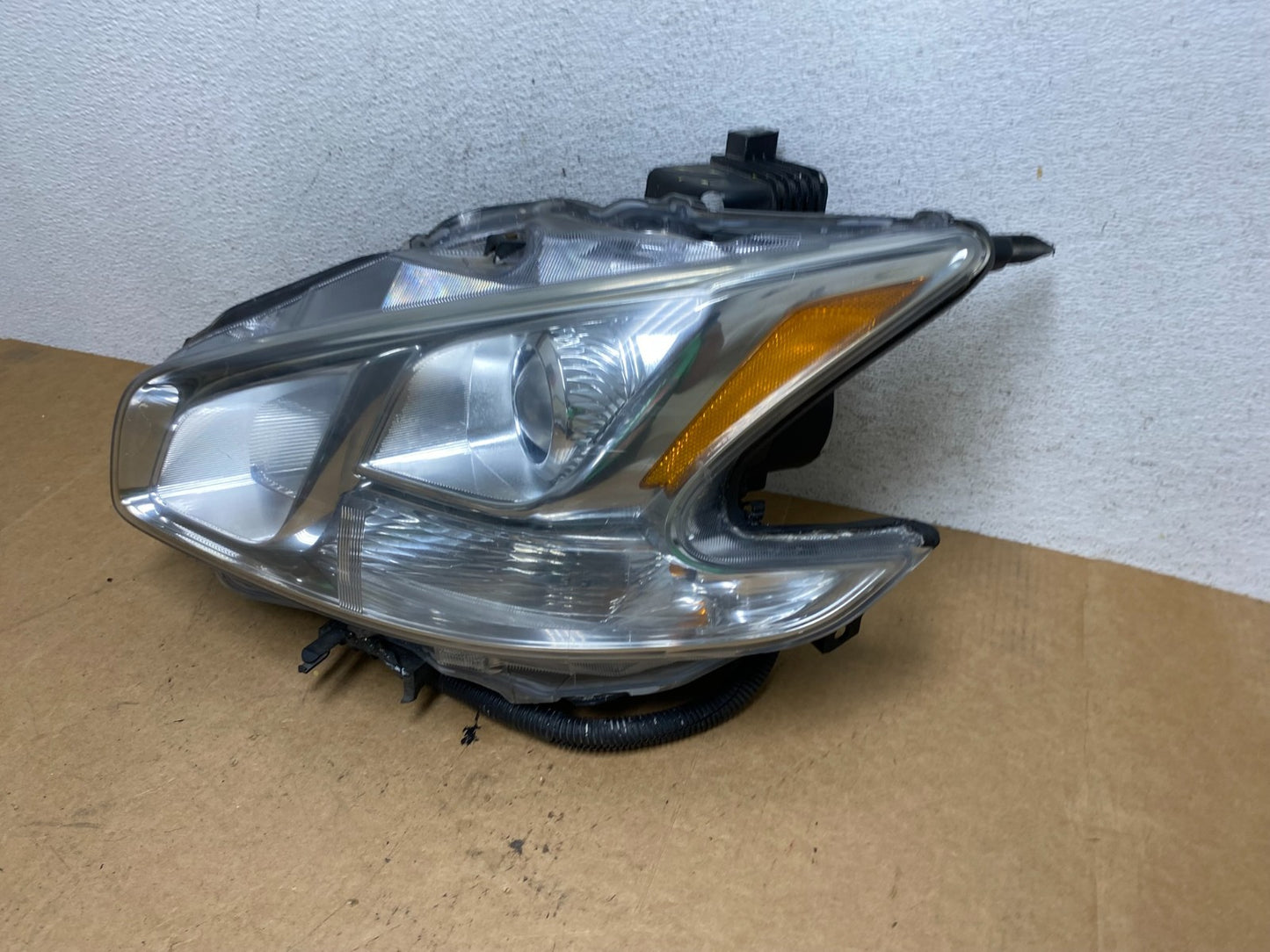 2009-2014 Nissan Maxima Headlight Left Driver Side Xenon HID AE3221 DW1