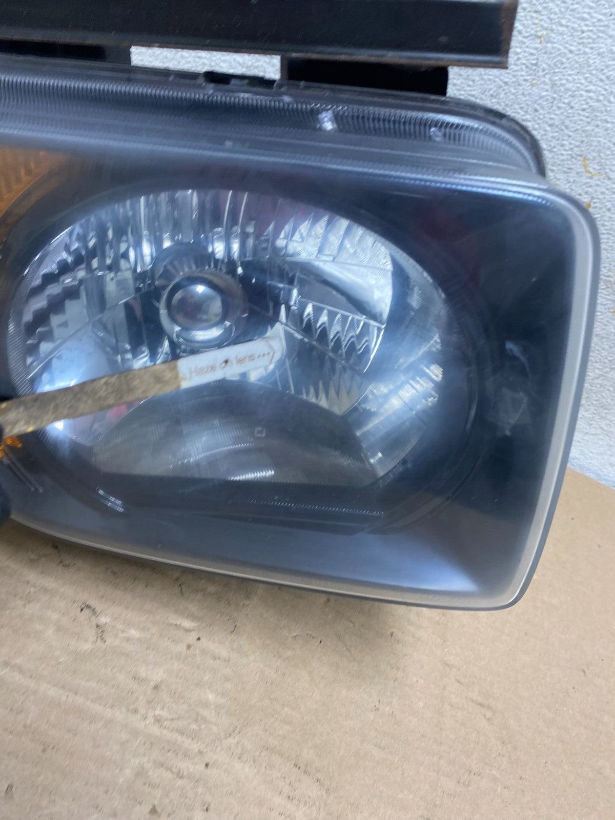 2003 to 2006 Honda Element Right Passenger Rh Side Headlight AH9424 DW4
