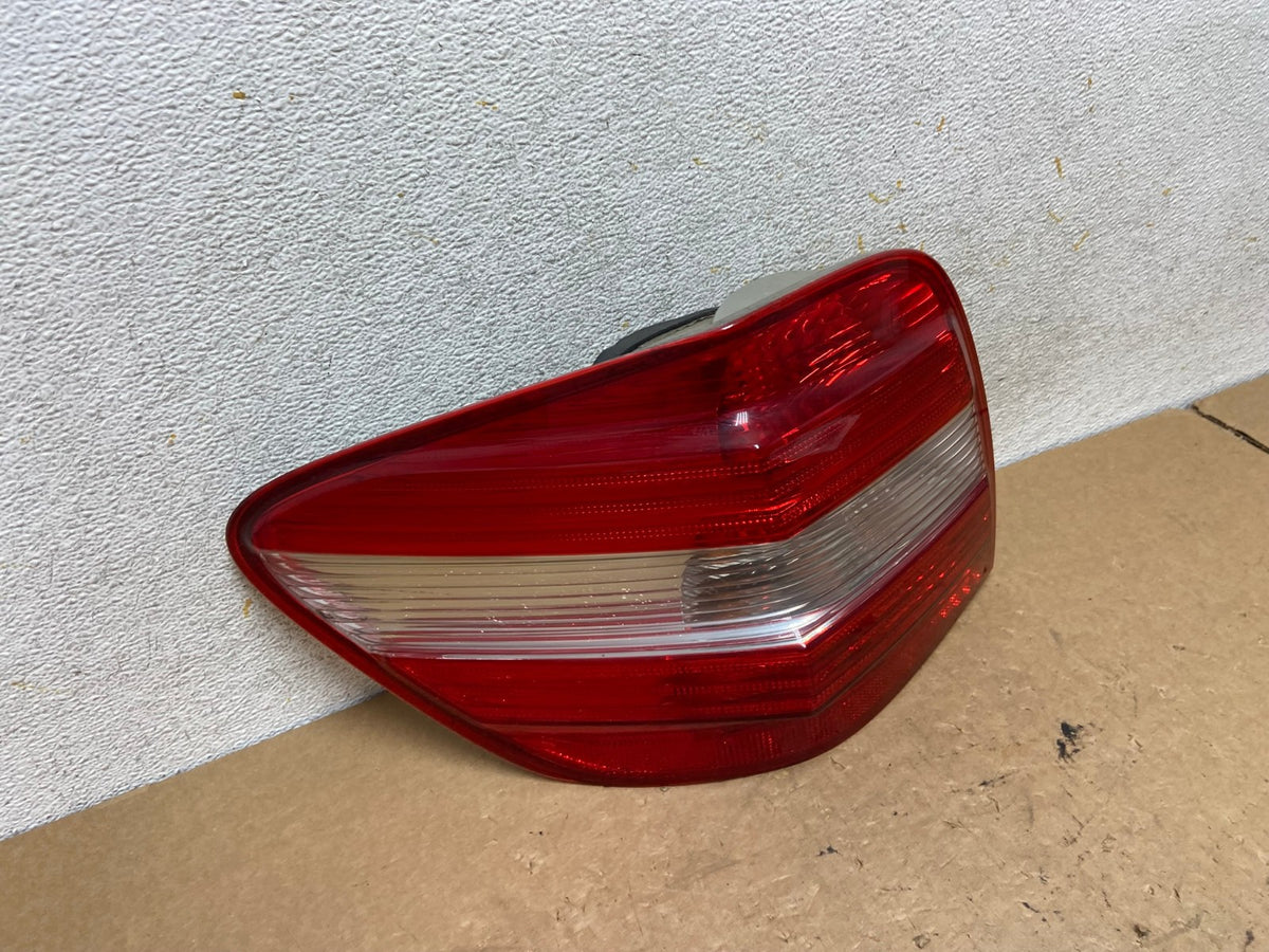 2006 - 2008 Mercedes ML 350 Ml-Class Left Driver Lh Tail Light AI3548 LK2