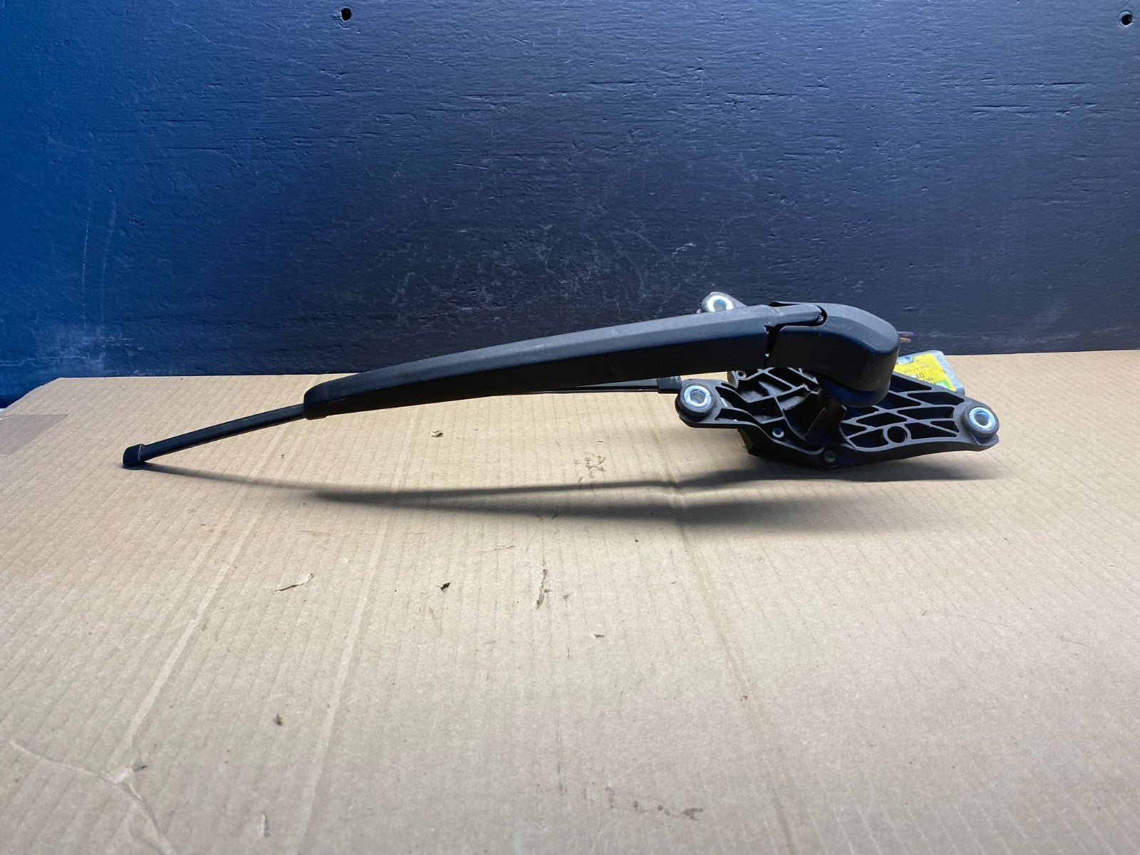 2007 to 2013 BMW X5 E70 Rear Windshield Wiper Motor OEM AC0857  DG3