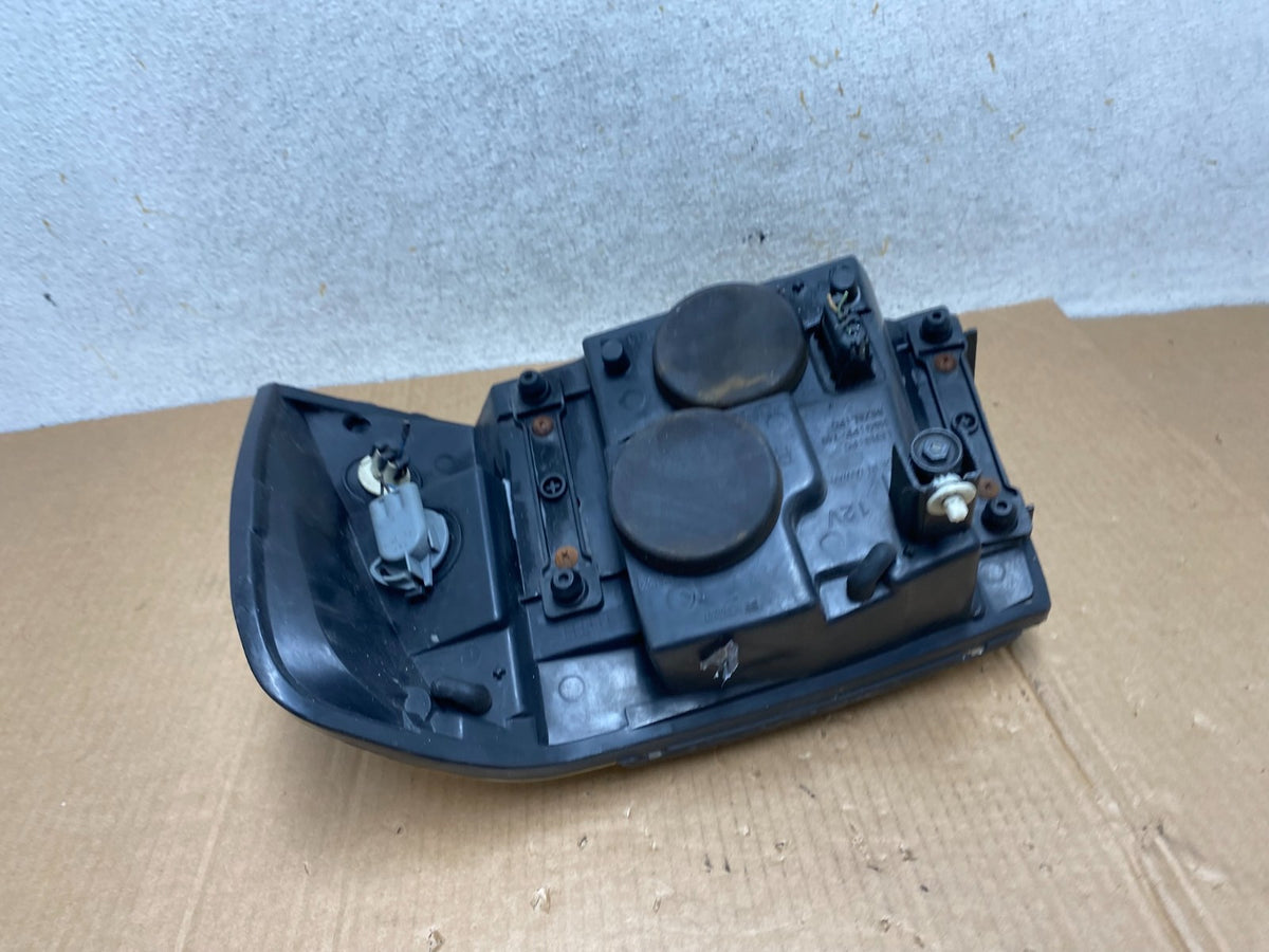 2002 to 2009 Gmc Envoy Right Passenger RH Side Headlight Halogen AI4469 DW4